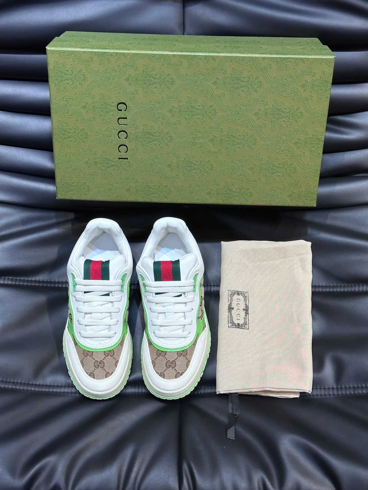 Men's shoes 💰p480 "GUCC*" Re series 👫 Couple style webbed leather sneakers, as the first sneakers created by Sabato De Sarno for Gucci, the Re-Web series reinterprets the brand's classic stripes, with bold and unique details to set off a modern silhouette design. This shoe is crafted from iconic classic GG canvas and white leather. This new sneaker is ingeniously decorated with many of the brand's classic details, and is equipped with a bright red and green webbing tongue, which will make people fall in love at first sight. Women’s size 35-39. Men’s size 38-44